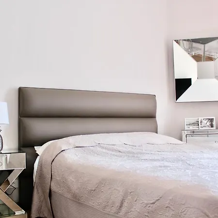 New - Cosy & In Palais Miramar *