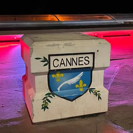 New - Cosy & In Palais Miramar Appartement *