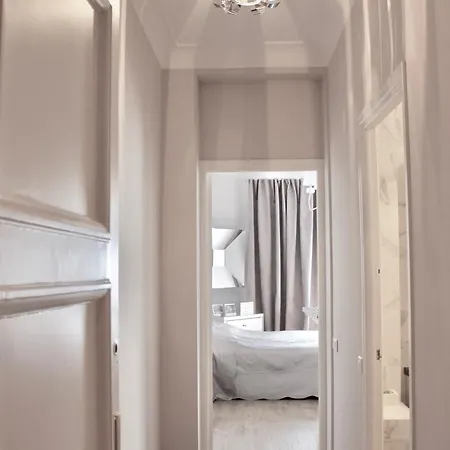 New - Cosy & In Palais Miramar