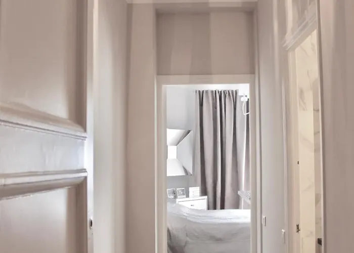 New - Cosy & In Palais Miramar